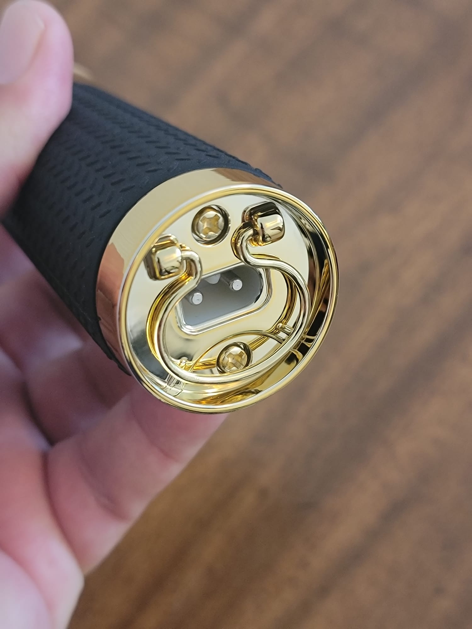 babyliss-boost_hair-trimmer-goldfx-charger
